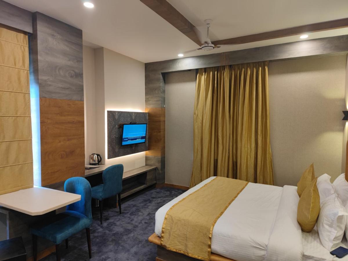 Prime Land Hotel Varanasi Ngoại thất bức ảnh