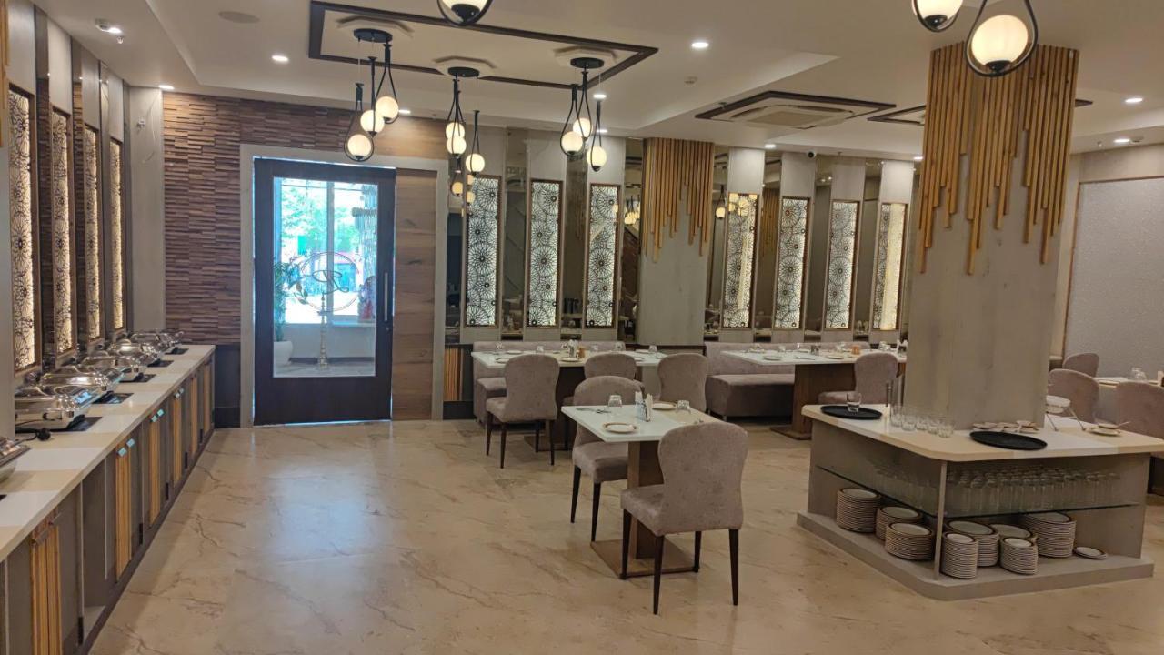 Prime Land Hotel Varanasi Ngoại thất bức ảnh