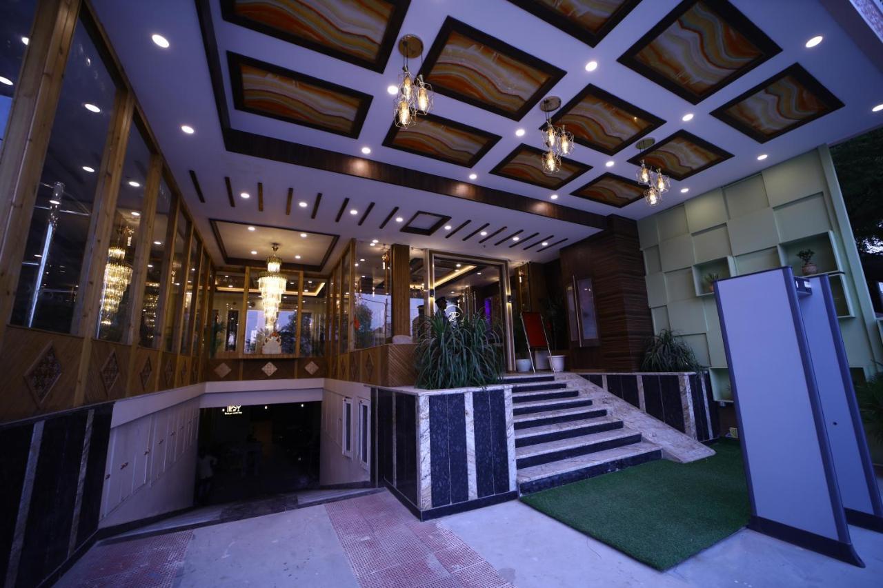 Prime Land Hotel Varanasi Ngoại thất bức ảnh