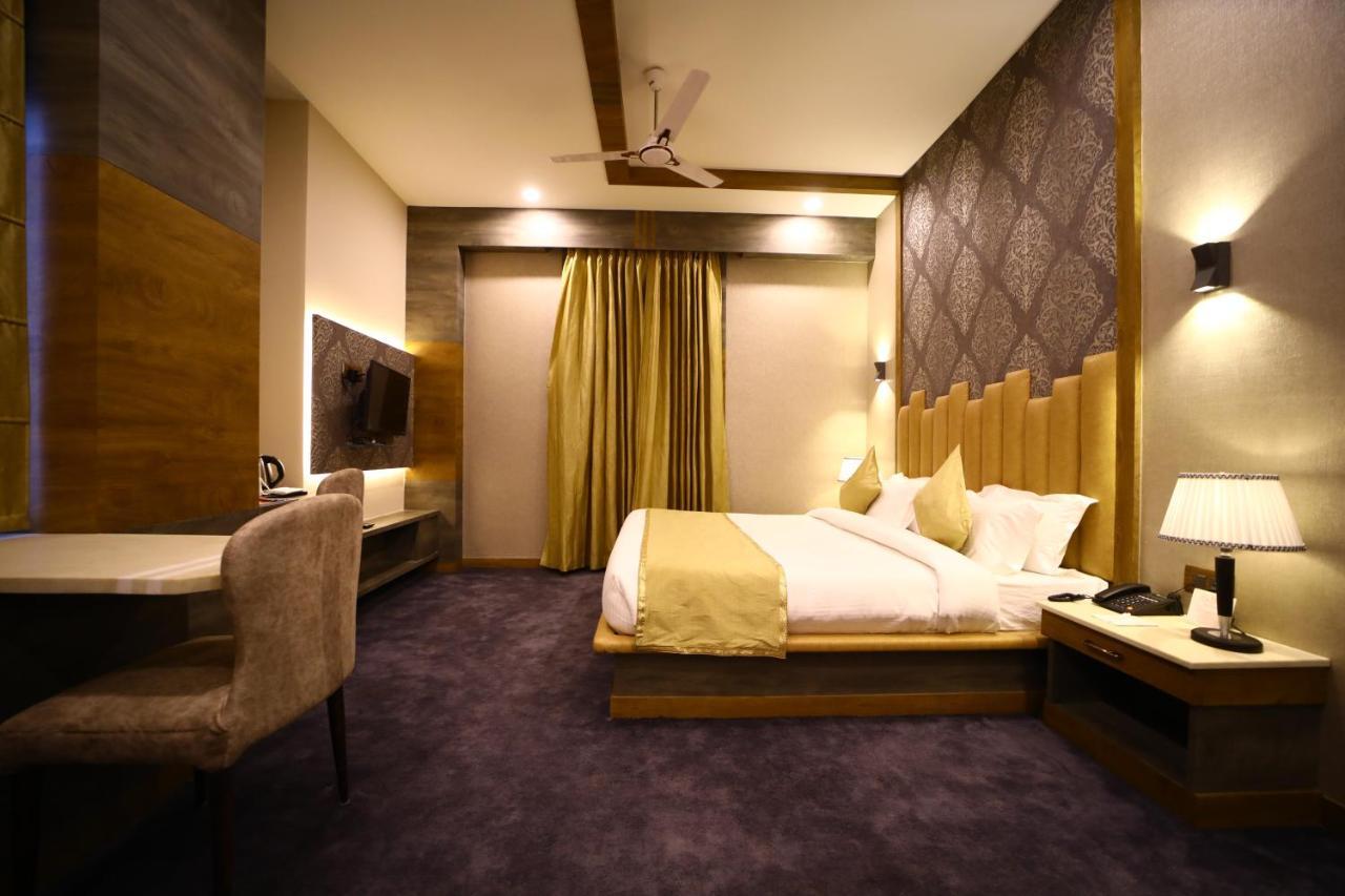 Prime Land Hotel Varanasi Ngoại thất bức ảnh