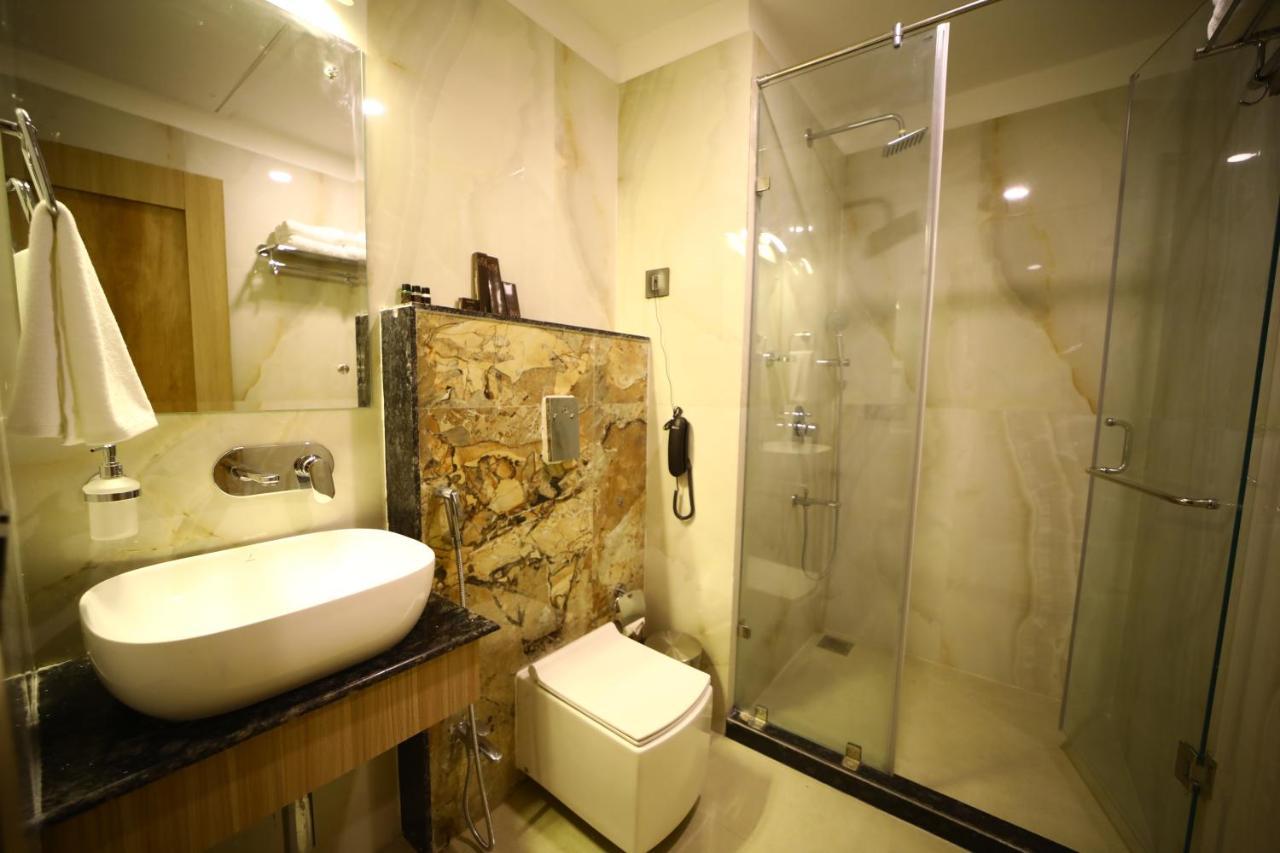 Prime Land Hotel Varanasi Ngoại thất bức ảnh