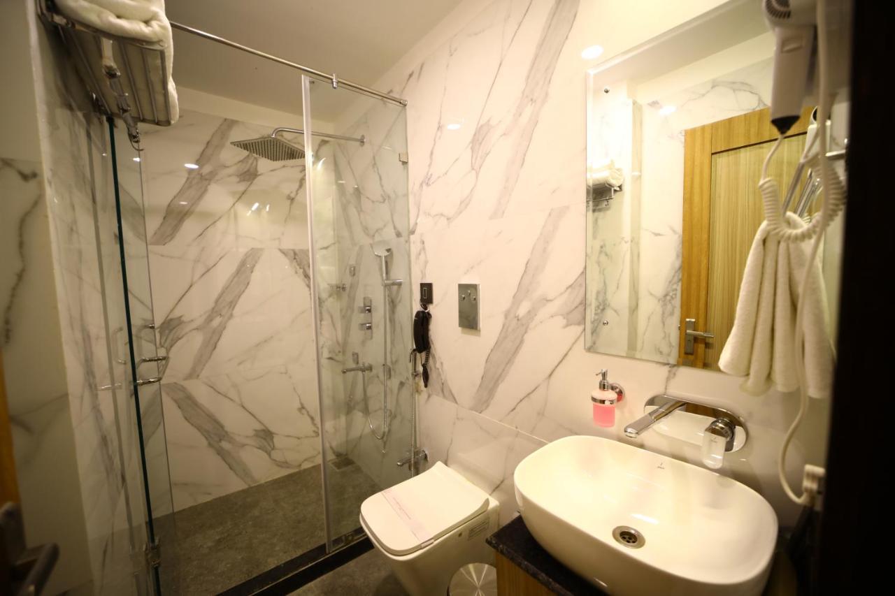 Prime Land Hotel Varanasi Ngoại thất bức ảnh