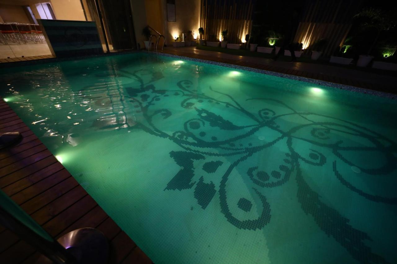 Prime Land Hotel Varanasi Ngoại thất bức ảnh