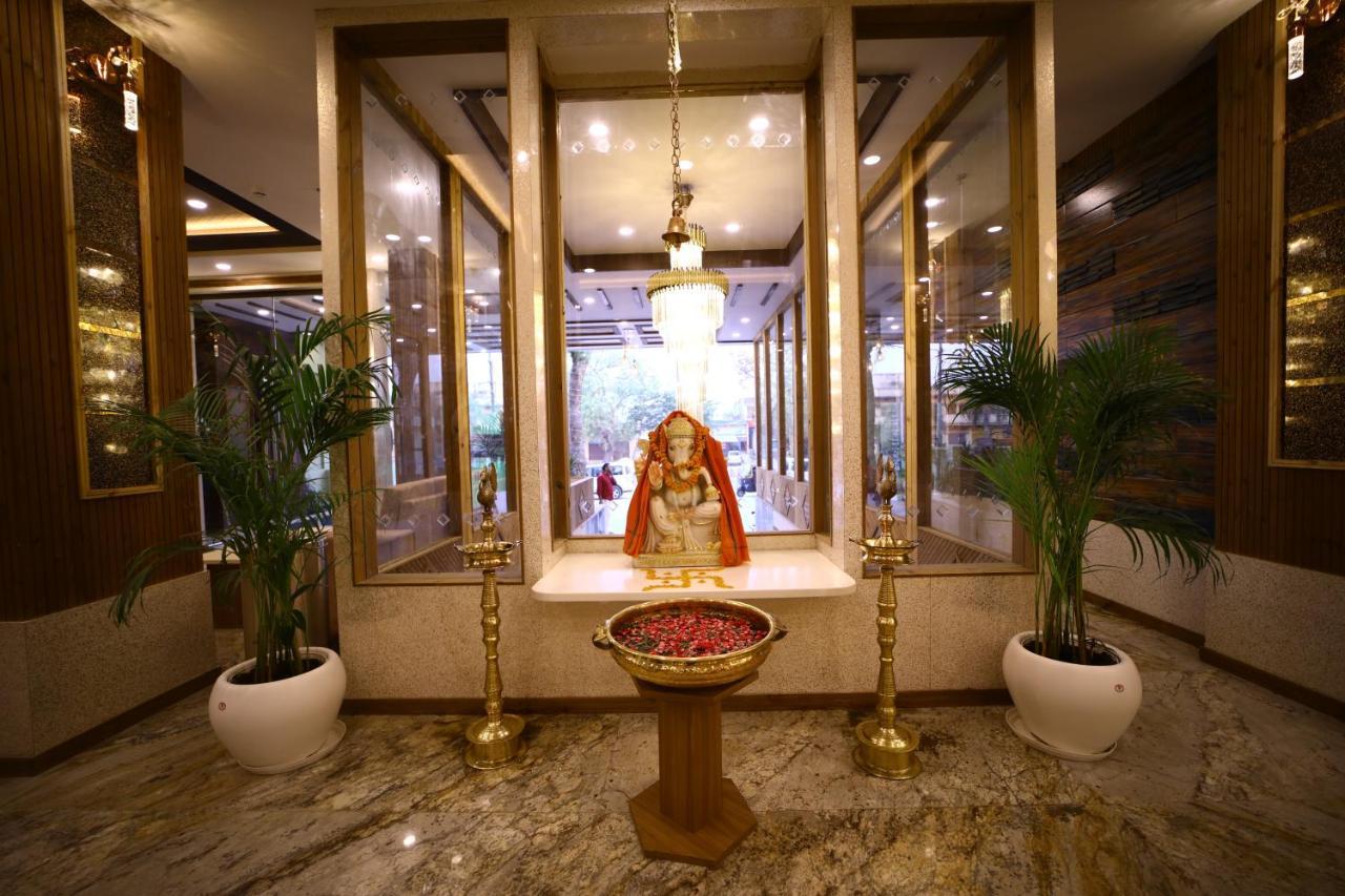 Prime Land Hotel Varanasi Ngoại thất bức ảnh