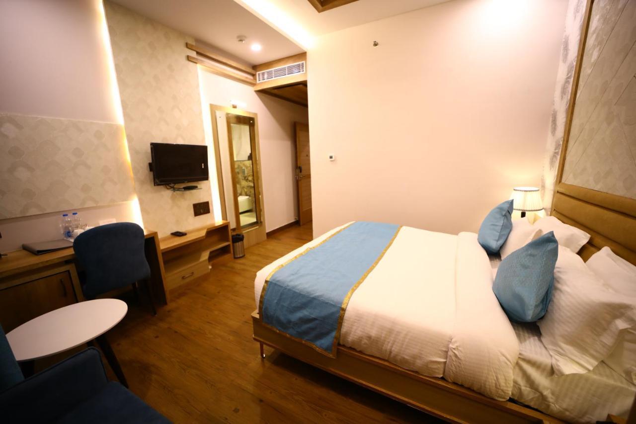 Prime Land Hotel Varanasi Ngoại thất bức ảnh