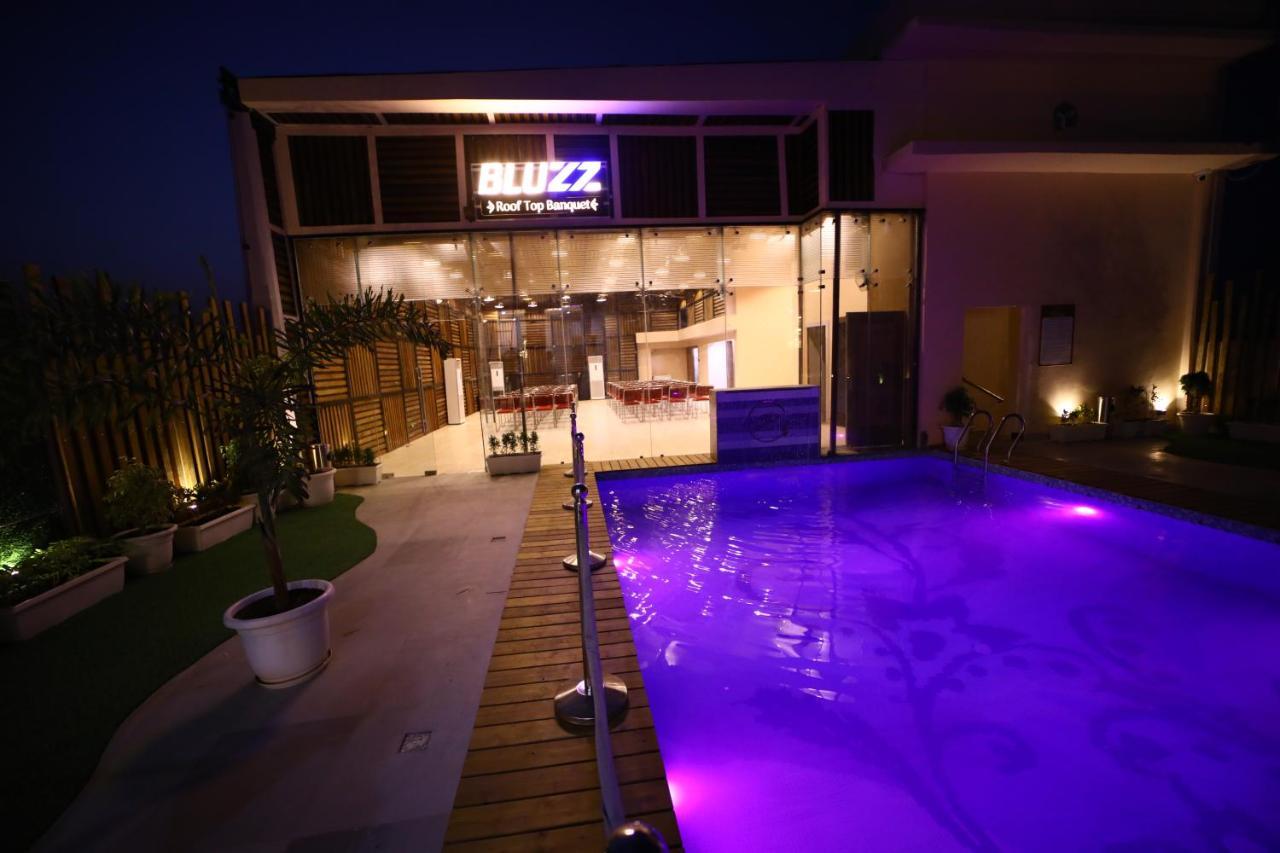 Prime Land Hotel Varanasi Ngoại thất bức ảnh