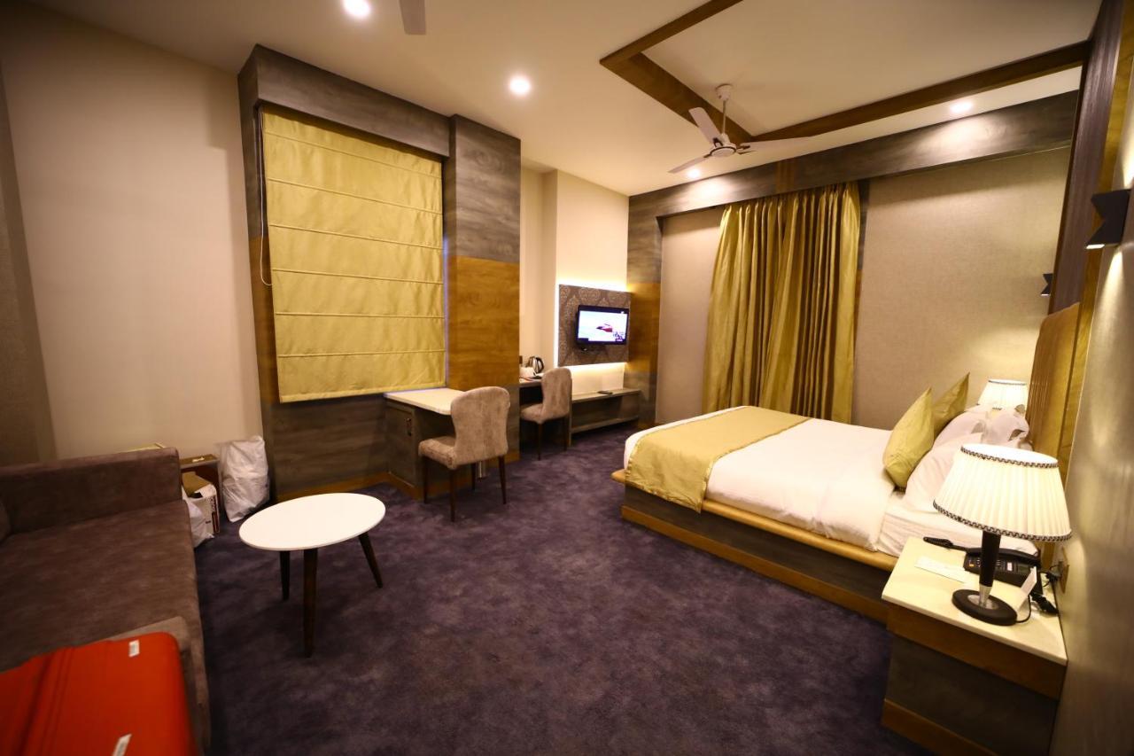 Prime Land Hotel Varanasi Ngoại thất bức ảnh