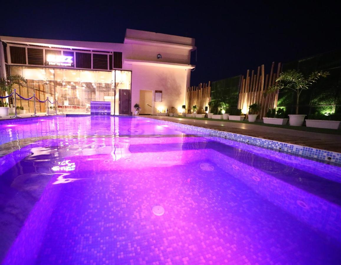 Prime Land Hotel Varanasi Ngoại thất bức ảnh