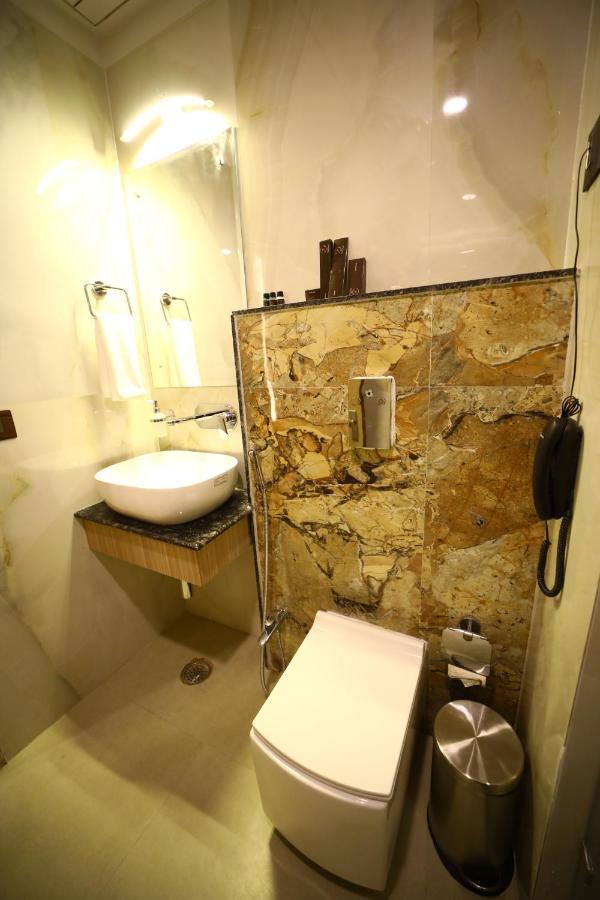 Prime Land Hotel Varanasi Ngoại thất bức ảnh