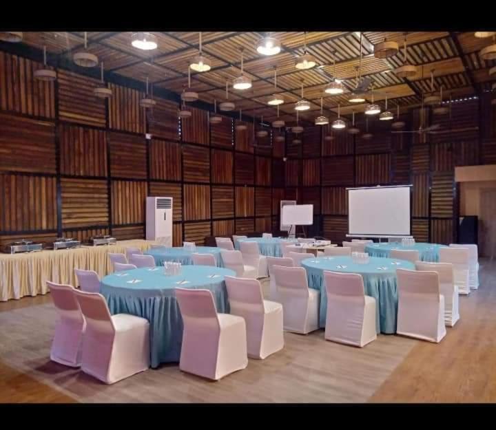 Prime Land Hotel Varanasi Ngoại thất bức ảnh