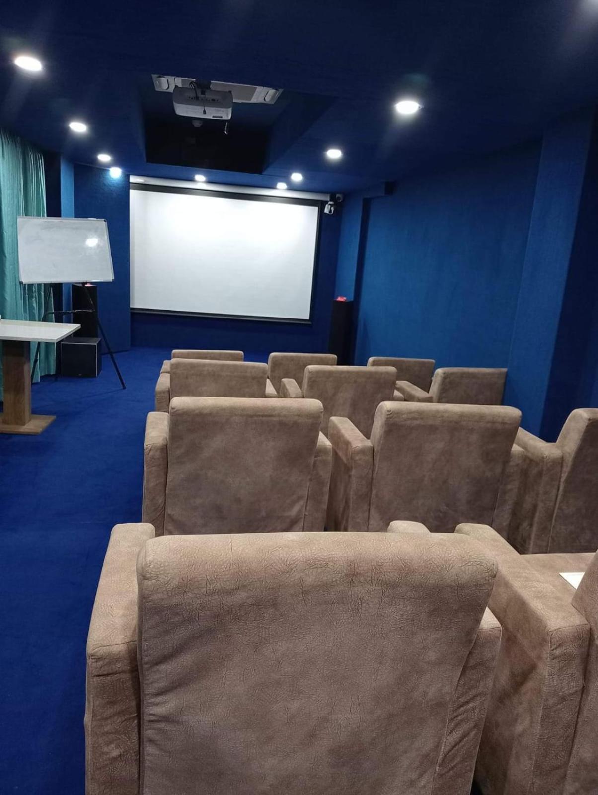 Prime Land Hotel Varanasi Ngoại thất bức ảnh